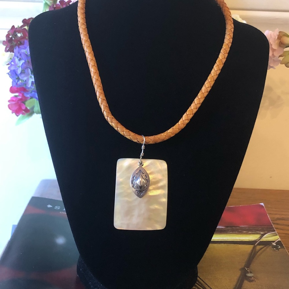 Extremely Rare Vintage Silpada Leather Shell Sterling Pendant Necklace